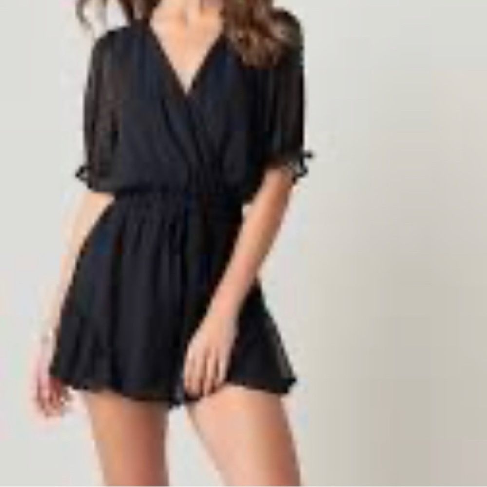 NWT Francesca’s 4 item Bundle $35- Size S Rompers (2) & Jean shorts (2)-blue&wht